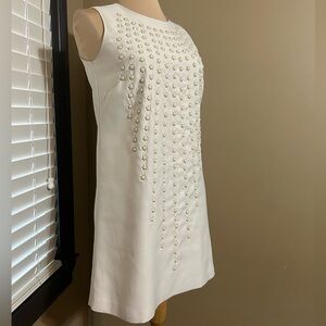 Chic Sleeveless White Cram Dress with Embellishments
